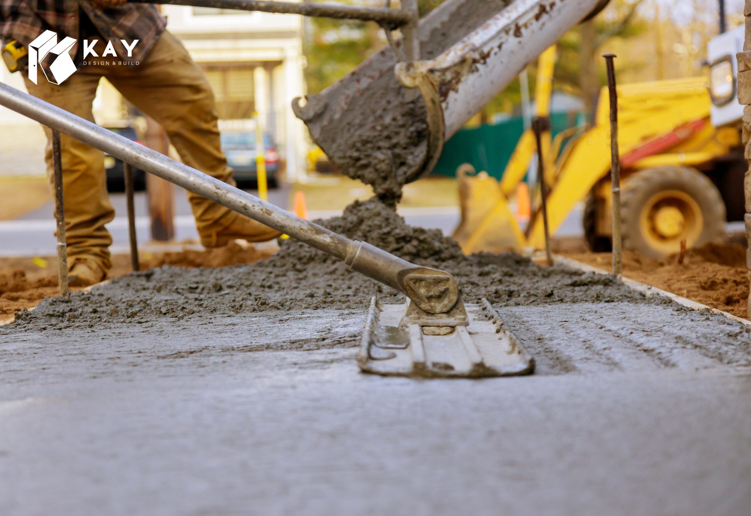 Việc cho thêm nước vào bê tông tươi có thể gây ra nhiều hậu quả tiêu cực, ảnh hưởng đến chất lượng bê tông và độ bền của công trình.